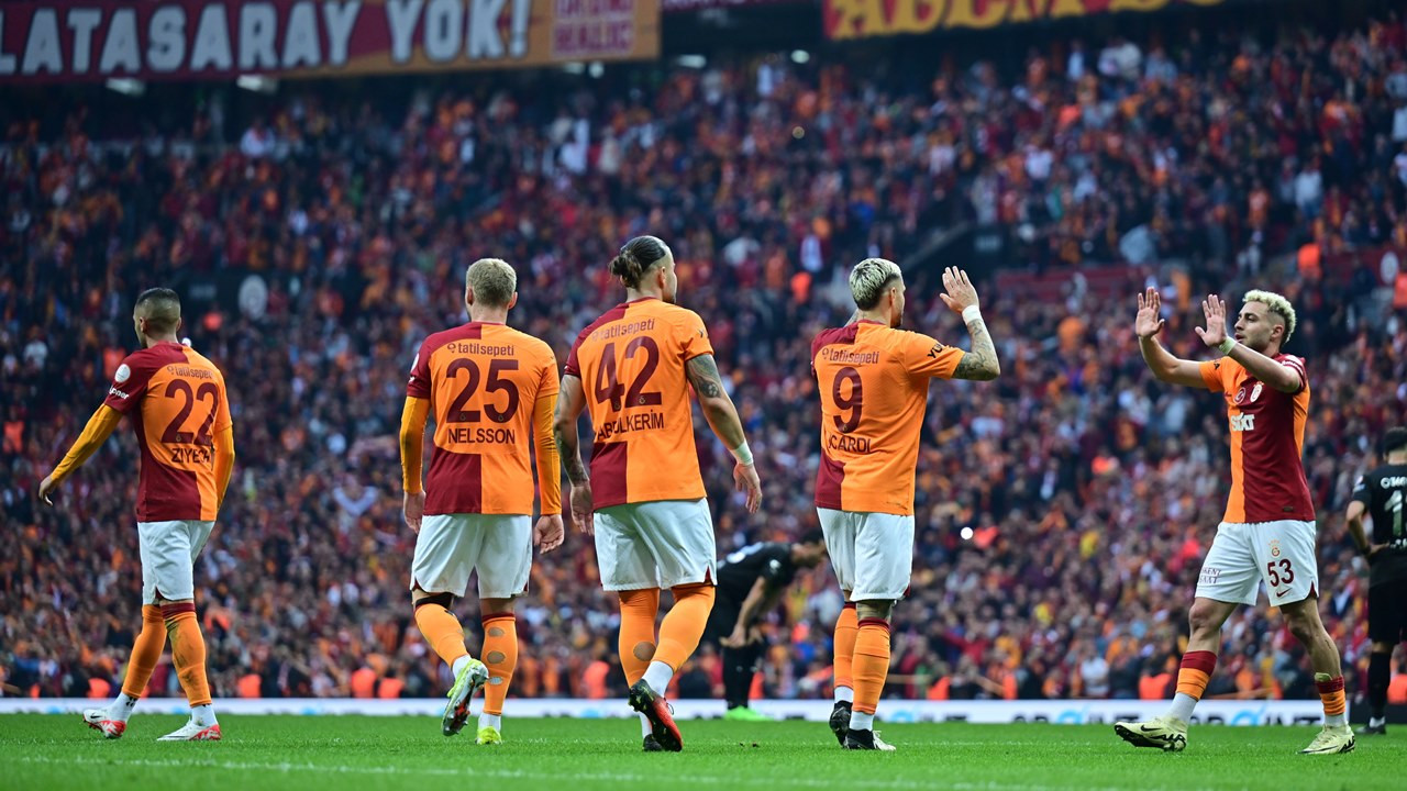 Galatasaray 4 attı, liderliğini sürdürdü