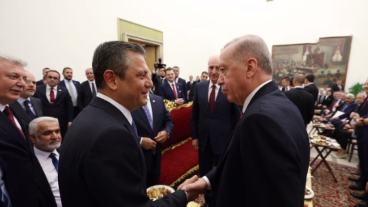 Son dakika... Erdoğan, CHP Genel Başkanı Özgür Özel ile bir araya geldi