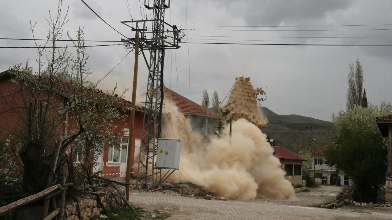 Art arda depremler... Tokat Sulusaray'da 23 Nisan kutlamaları ertelendi