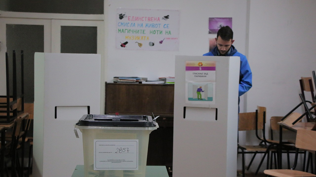Kuzey Makedonya'da, oy kullanma işlemi başladı