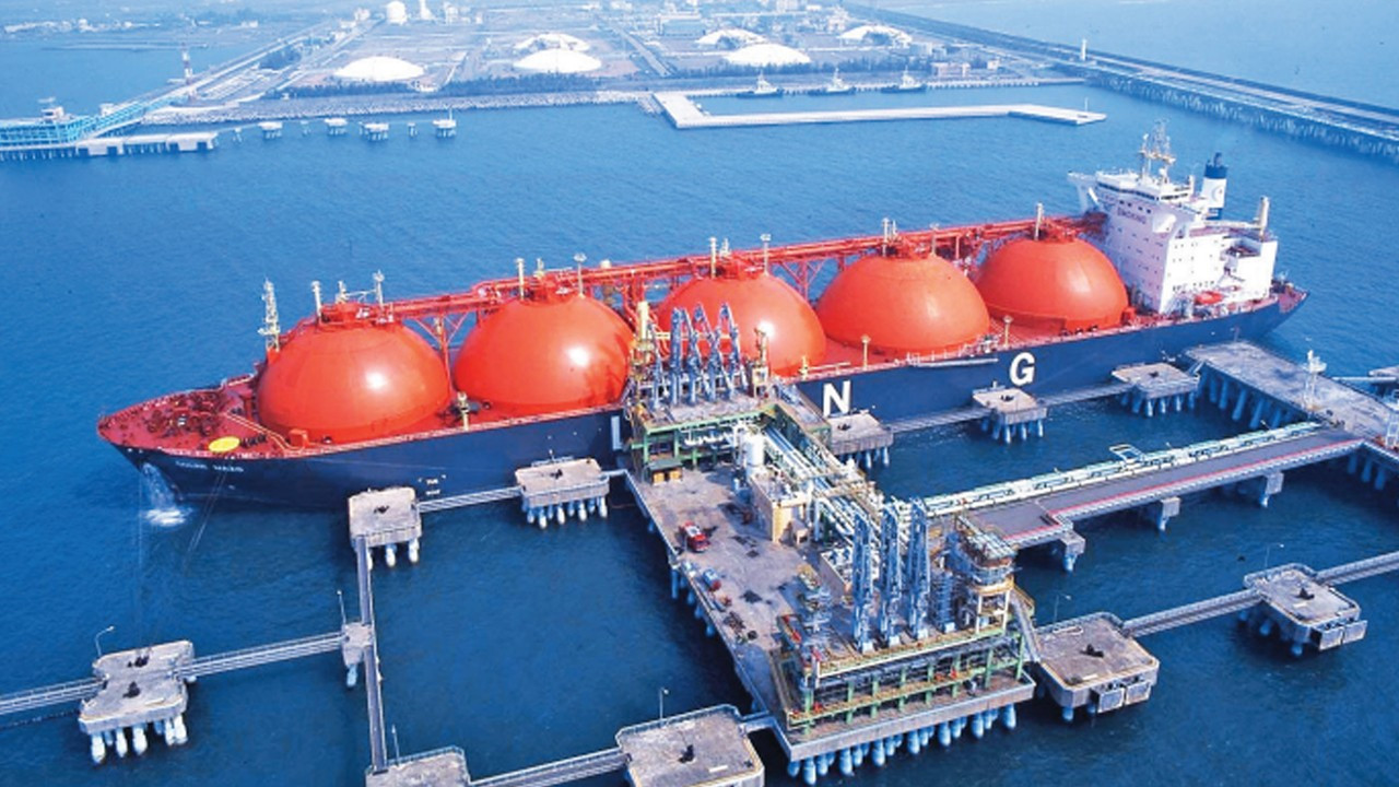 AB'nin enerji sepetinde son 3 yılda Rus gazının yerini LNG aldı