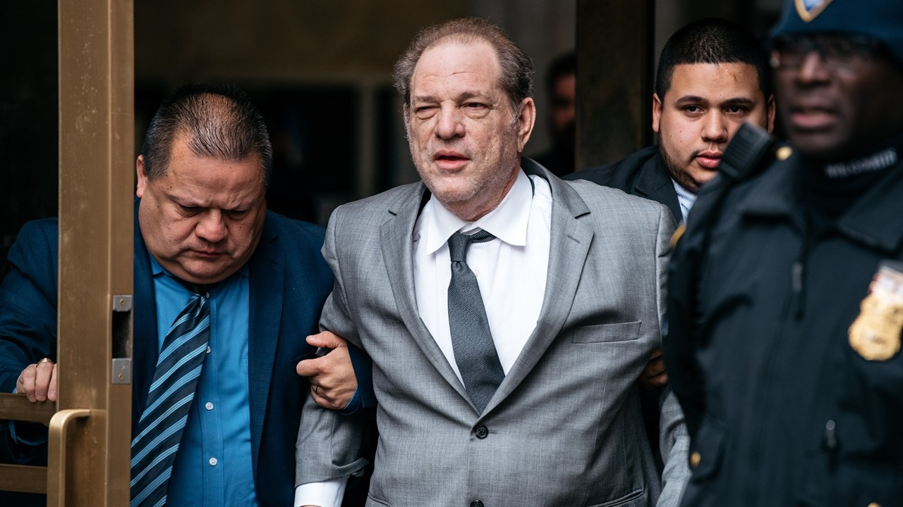 Ünlü yapımcı Harvey Weinstein'ın tecavüz mahkumiyeti bozuldu