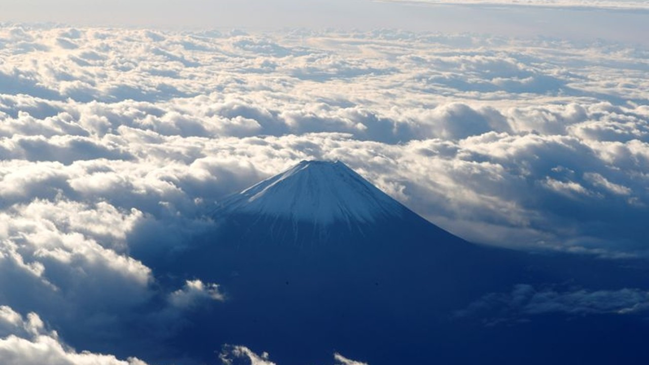 Fuji Dağı’na turist önlemi: Fotoğraf noktalarına bariyer çekilecek