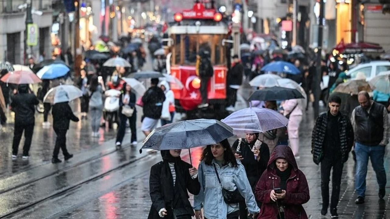 Meteoroloji'den saatli uyarı! İstanbul dahil birçok il için gök gürültülü sağanak yağış alarmı