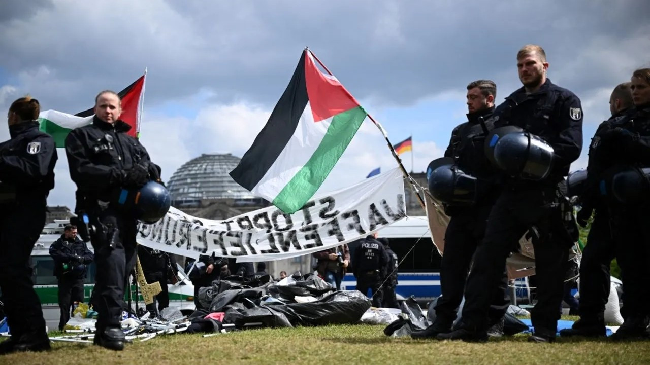 Meclis önündeki 'Gazze' kampına yasak: Alman polisinden sert müdahale