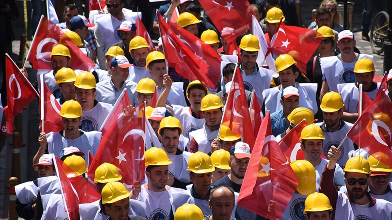 Galatasaray, Fenerbahçe ve Beşiktaş kulüpleri, 1 Mayıs Emek ve Dayanışma Günü'nü kutladı