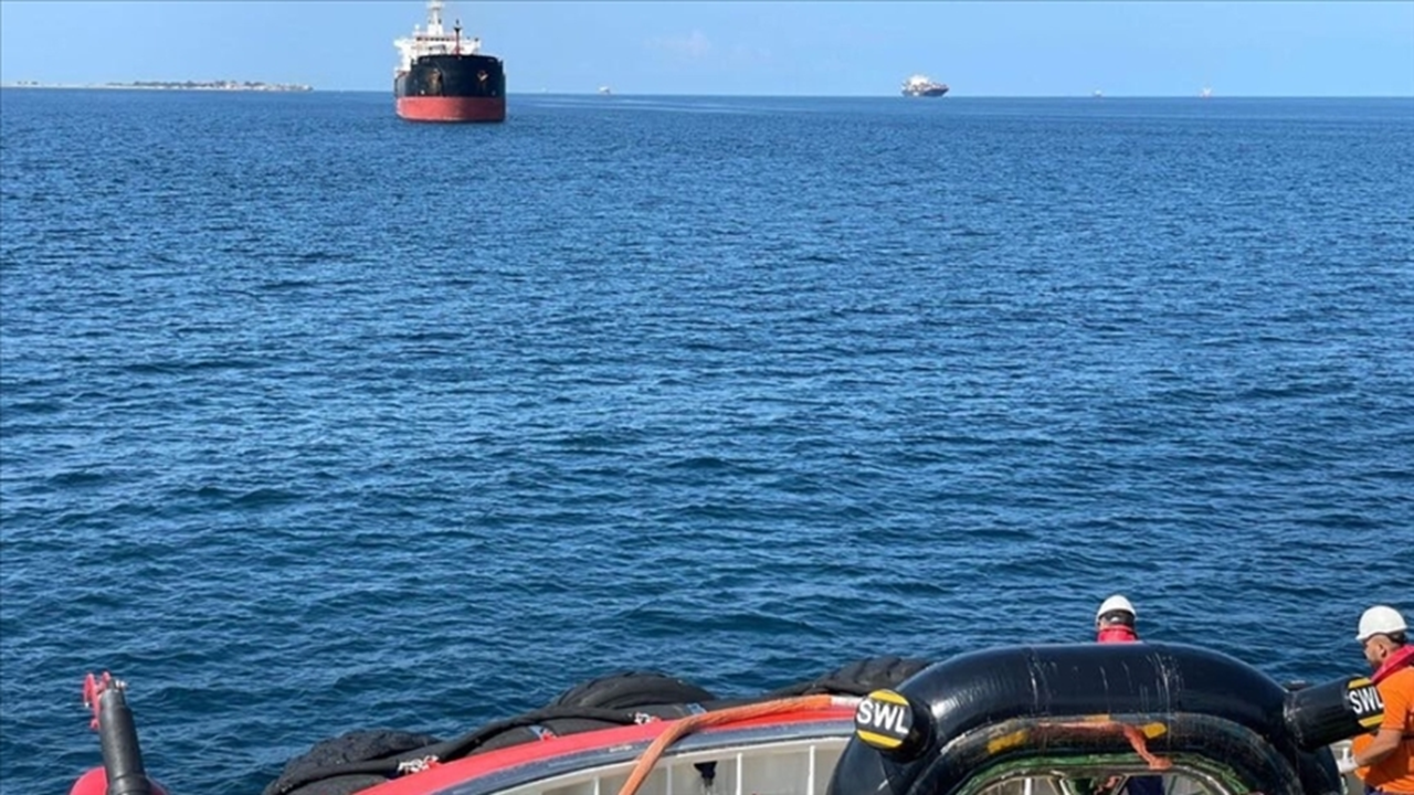 Marmara Denizi'nde Tavşan Adası açıklarında arızalanan kargo gemisi kurtarıldı