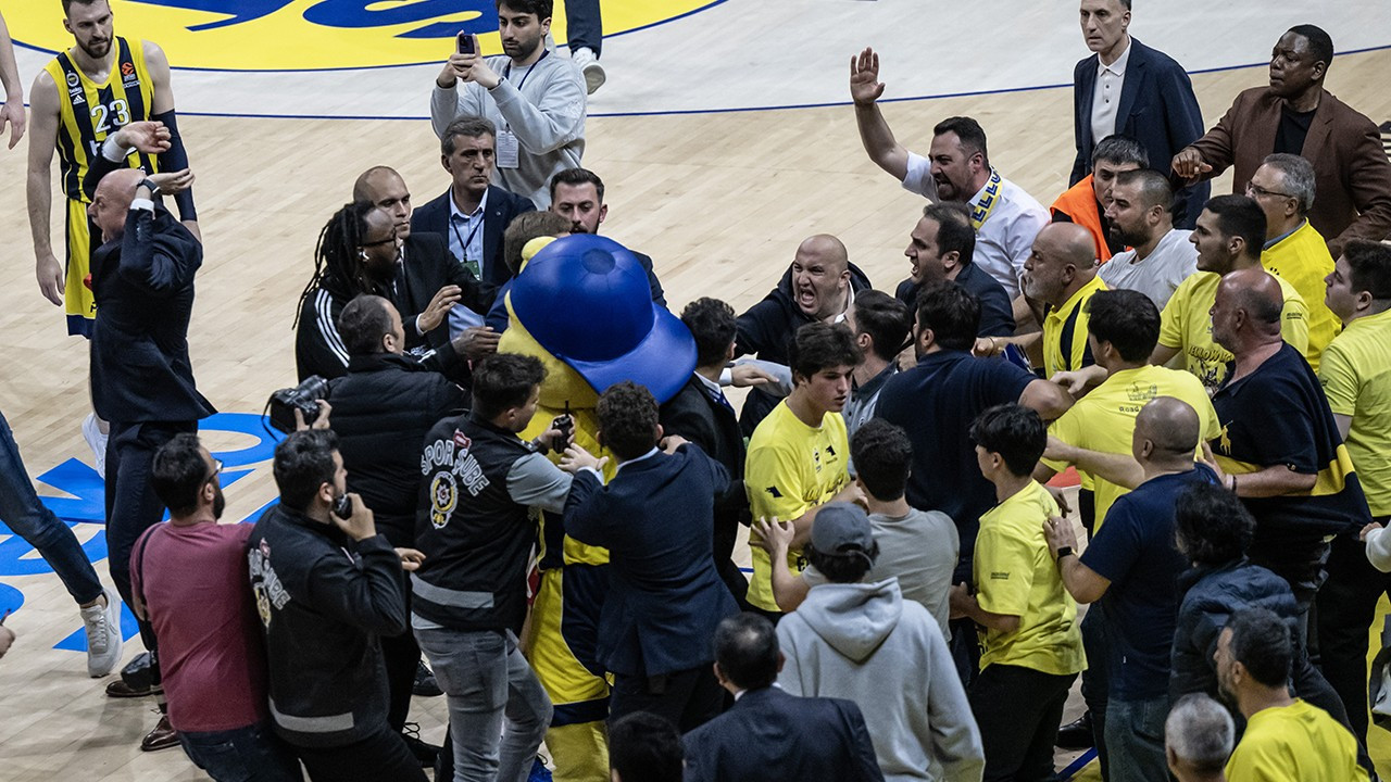 Fenerbahçe-Monaco maçının ardından salonda gerginlik