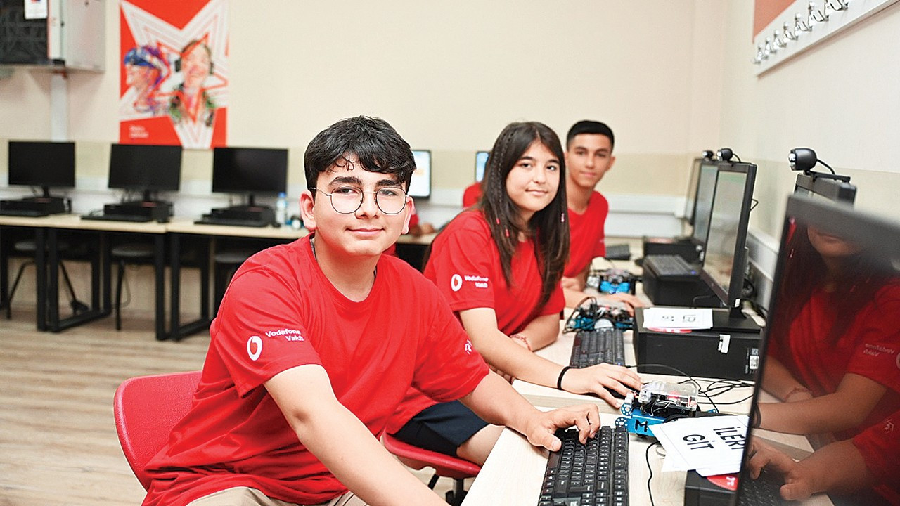 Vodafone öğrencilere yapay zekâ eğitimi verecek