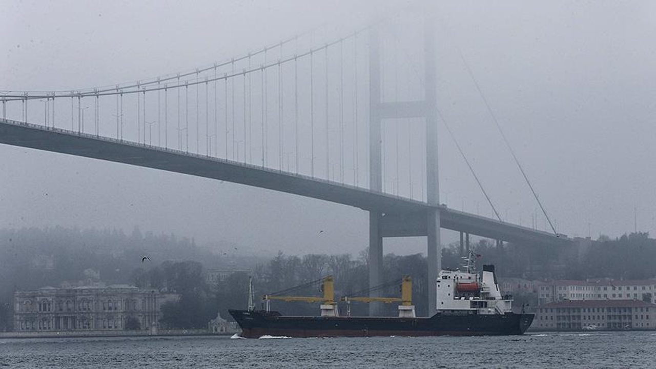 Bakanlık saat verdi: İstanbul Boğazı gemi trafiğine kapandı