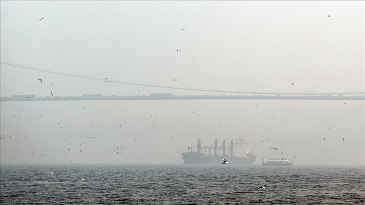 İstanbul Boğazı tekrardan gemi trafiğine açıldı