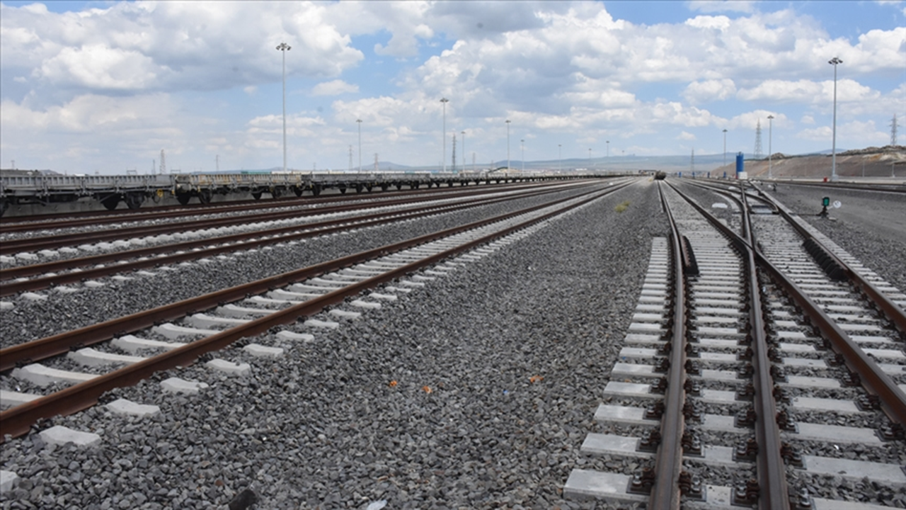 Bakü-Tiflis-Kars Demiryolu Hattı'nın modernizasyonu tamamlandı