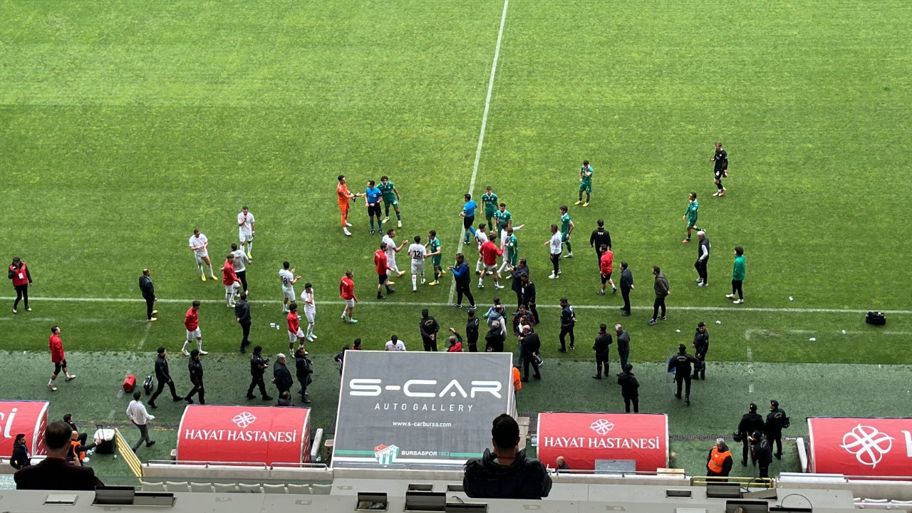 22. dakikada sahadan çekildiler: Bursaspor - Vanspor FK maçı yarıda kaldı