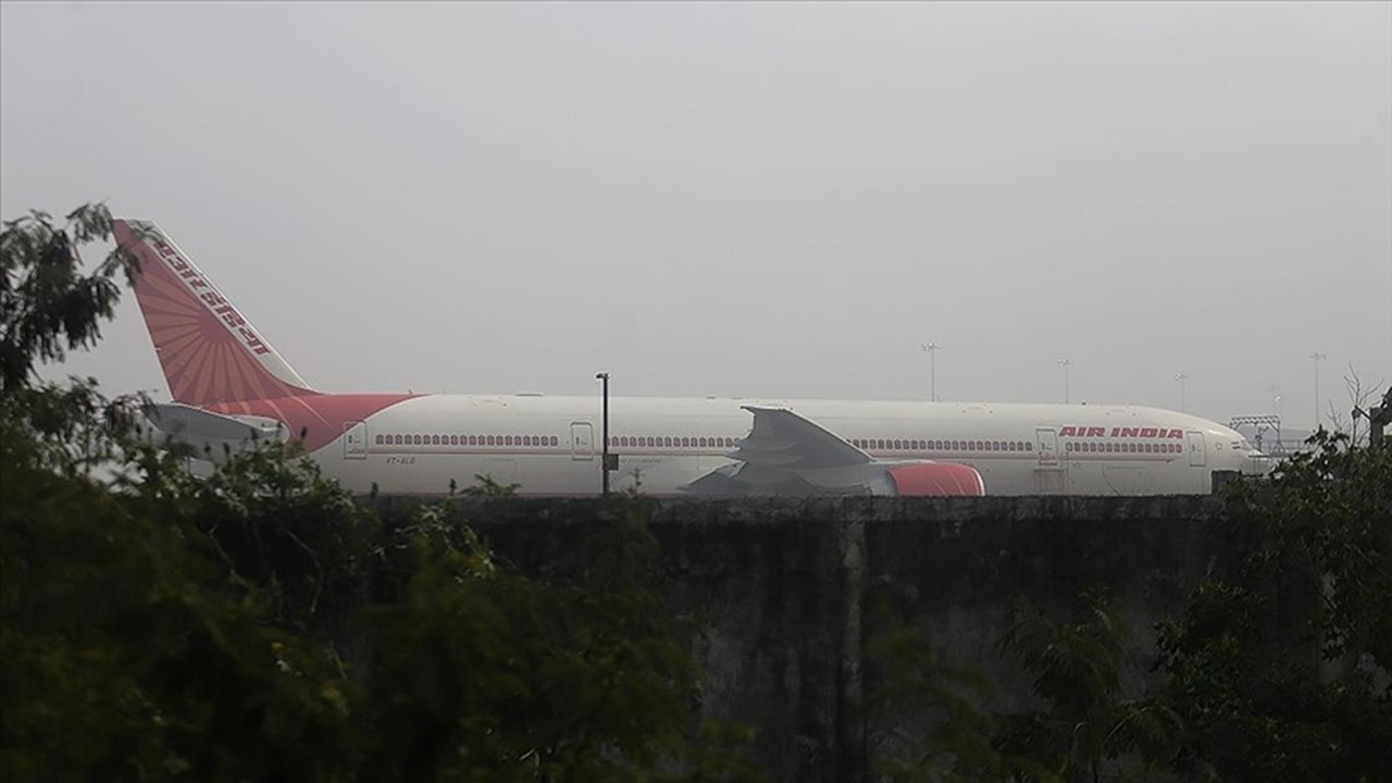 Kabin memurları 'hastalandı': Uçuşlar iptal oldu