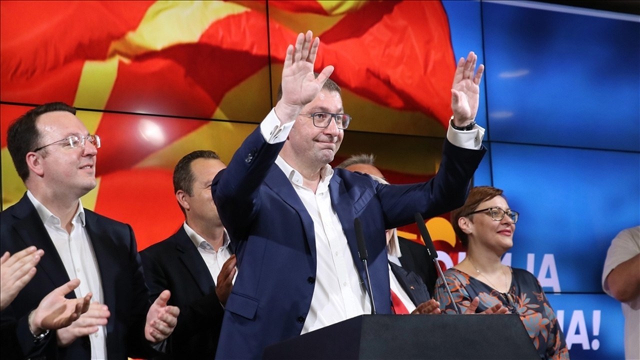 Kuzey Makedonya'da ana muhalefet kazandı