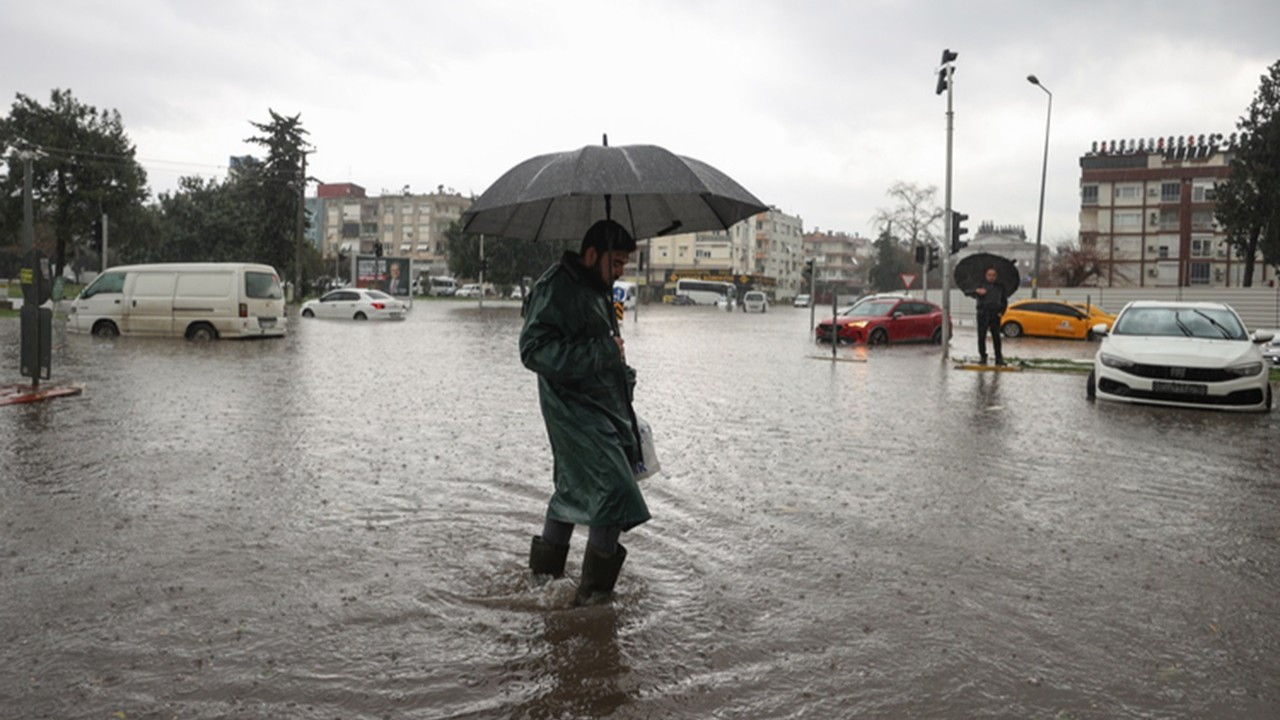 Meteorolojiden Akdeniz ve İç Anadolu'nun güneyi için kuvvetli yağış, ani sel ve su baskını uyarısı!