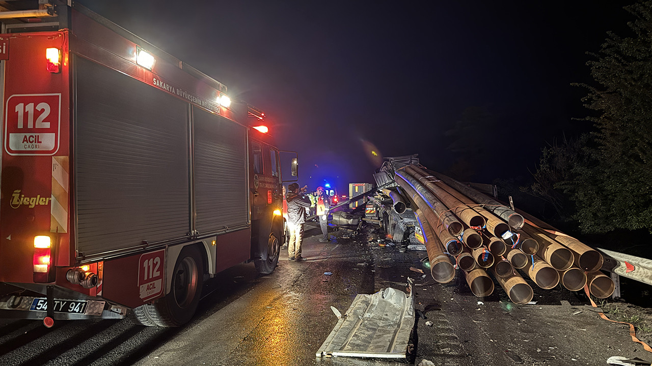 Anadolu Otoyolu’nda feci kaza! İki tırın karıştığı kazada 2 kişi öldü, 1 kişi yaralandı