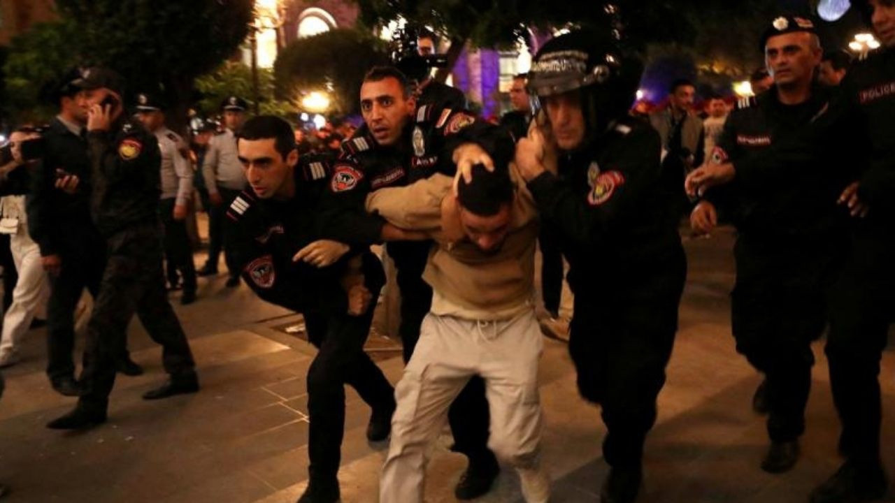 Ermenistan'da protesto: 130'dan fazla gözaltı