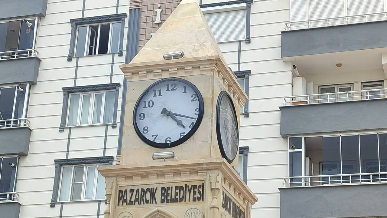 Kahramanmaraş depremini hatırlatıyor: Saat kulesi halen 04:17'yi gösteriyor