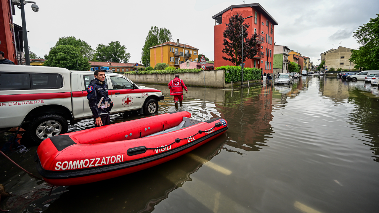 Milano'nun yerleşim bölgelerinde sel etkili oldu