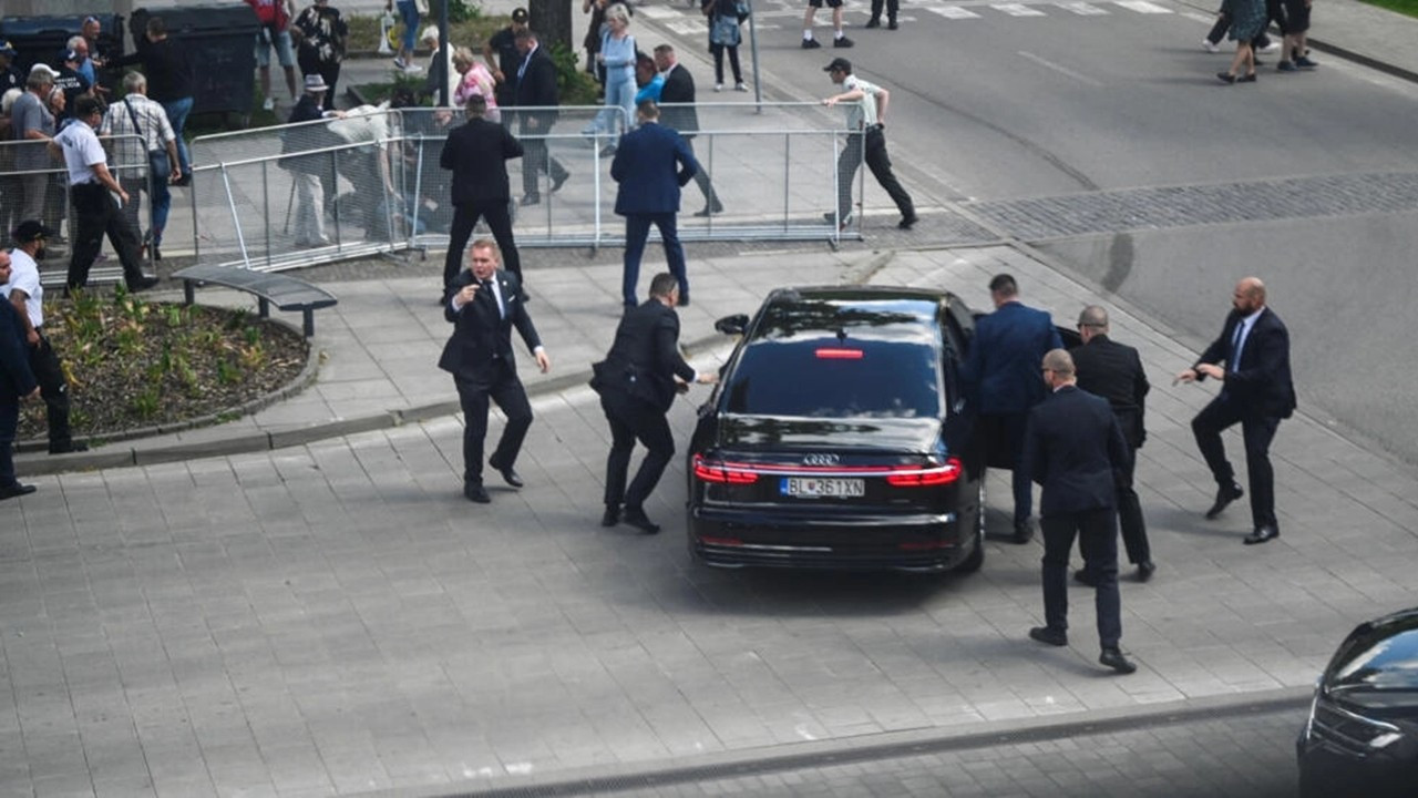 SON DAKİKA: Slovakya Başbakanı Fico'ya silahlı saldırı