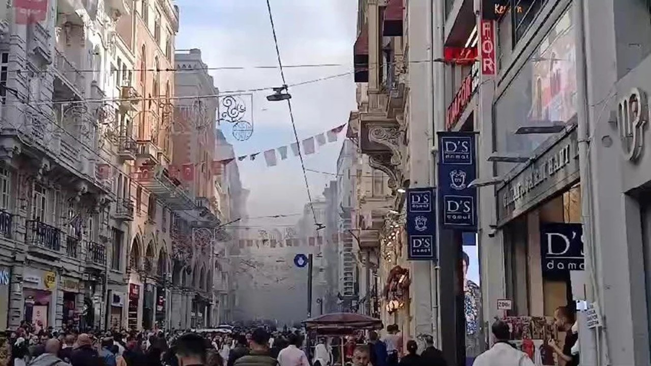 İstiklal Caddesi'nde korkutan yangın