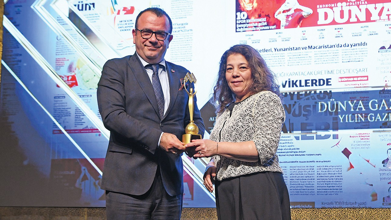 DÜNYA’ya “Yılın Gazetesi Ödülü”