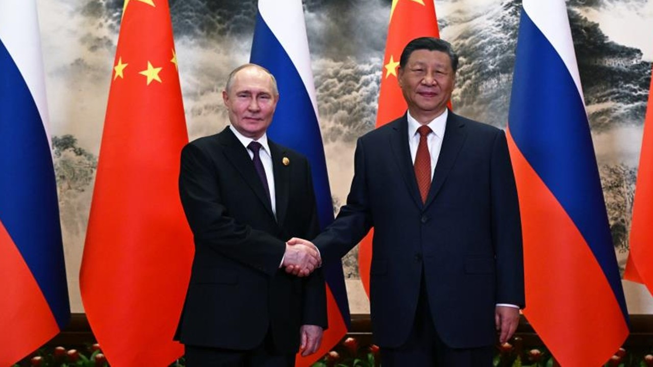 Putin ve Şi, Pekin’de bir araya geldi
