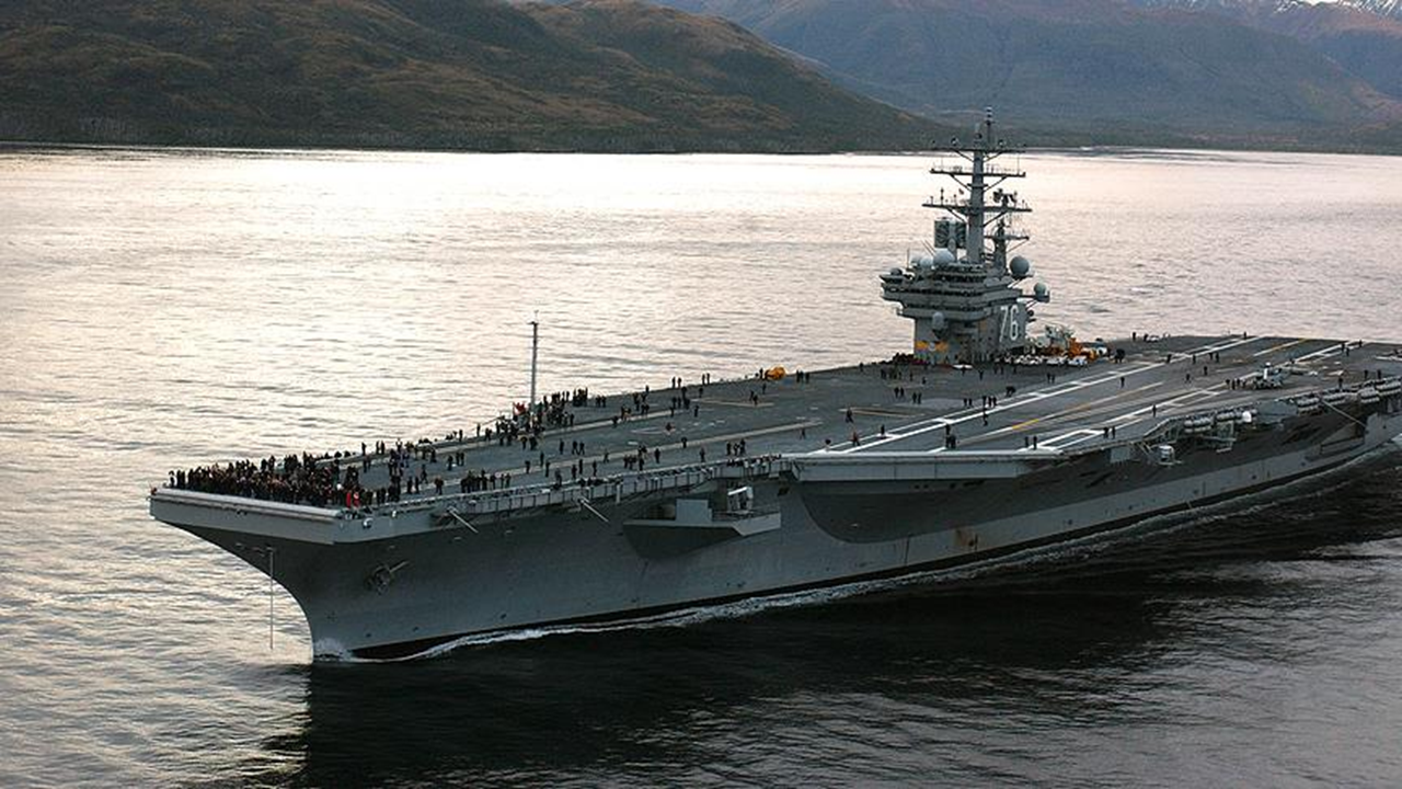 9 yıldır Japonya'da olan ABD uçak gemisi USS Ronald Reagan, ülkeden ayrıldı