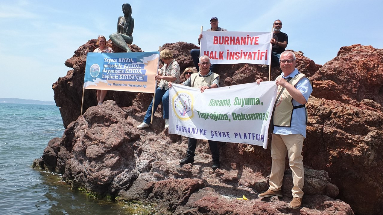 Burhaniye Ören Plajı'nda 'kıyı işgali' eylemi
