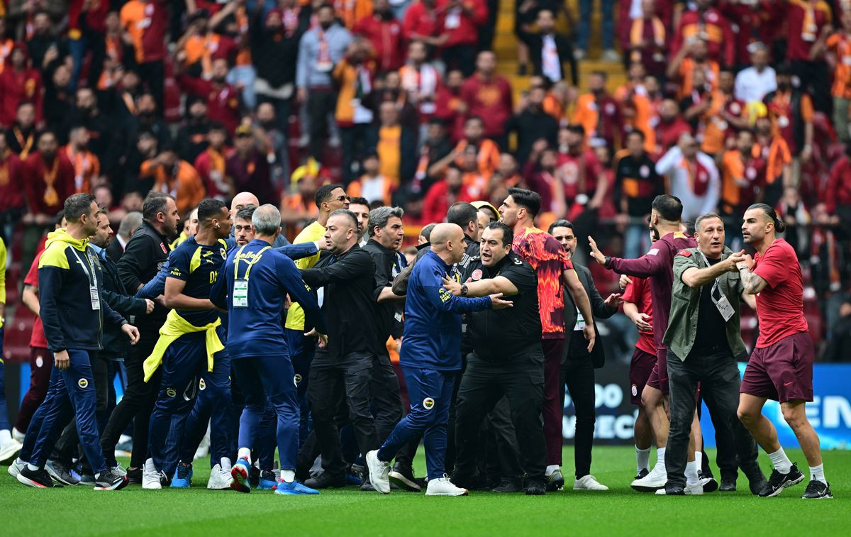 Galatasaray - Fenerbahçe derbisi öncesi saha karıştı - Sayfa 2