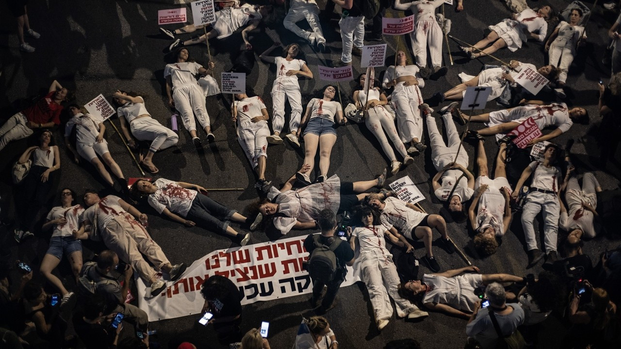 İsrail'de Netanyahu karşıtı protesto: 'Sen baştasın, sen suçlusun'