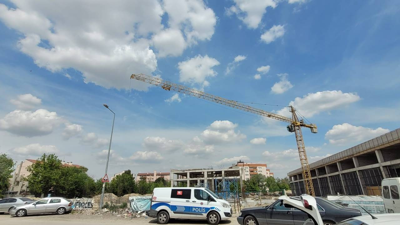 Ankara'da inşaatta vinç koptu, baba ve oğlu öldü