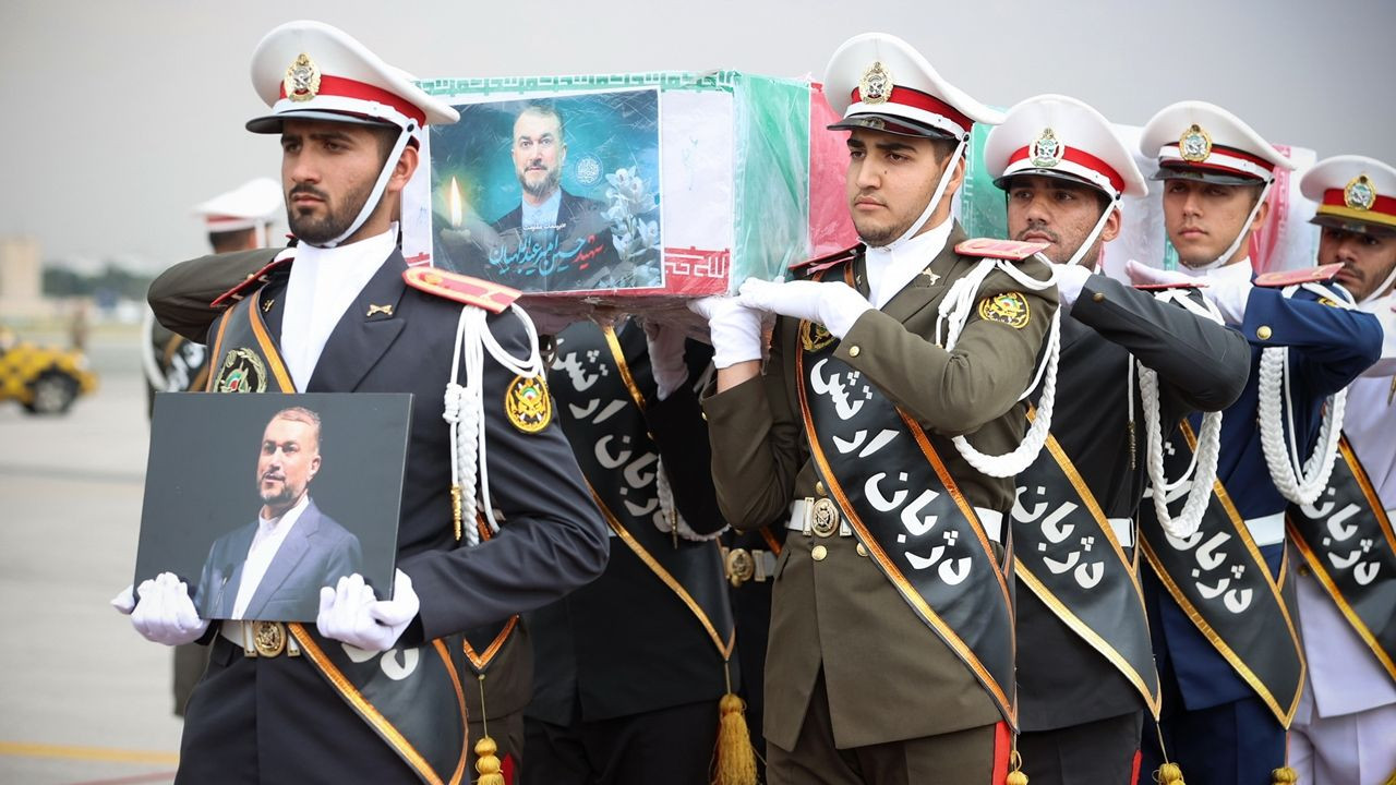 İran Cumhurbaşkanı Reisi’nin cenazesi Tahran’a getirildi - Sayfa 3