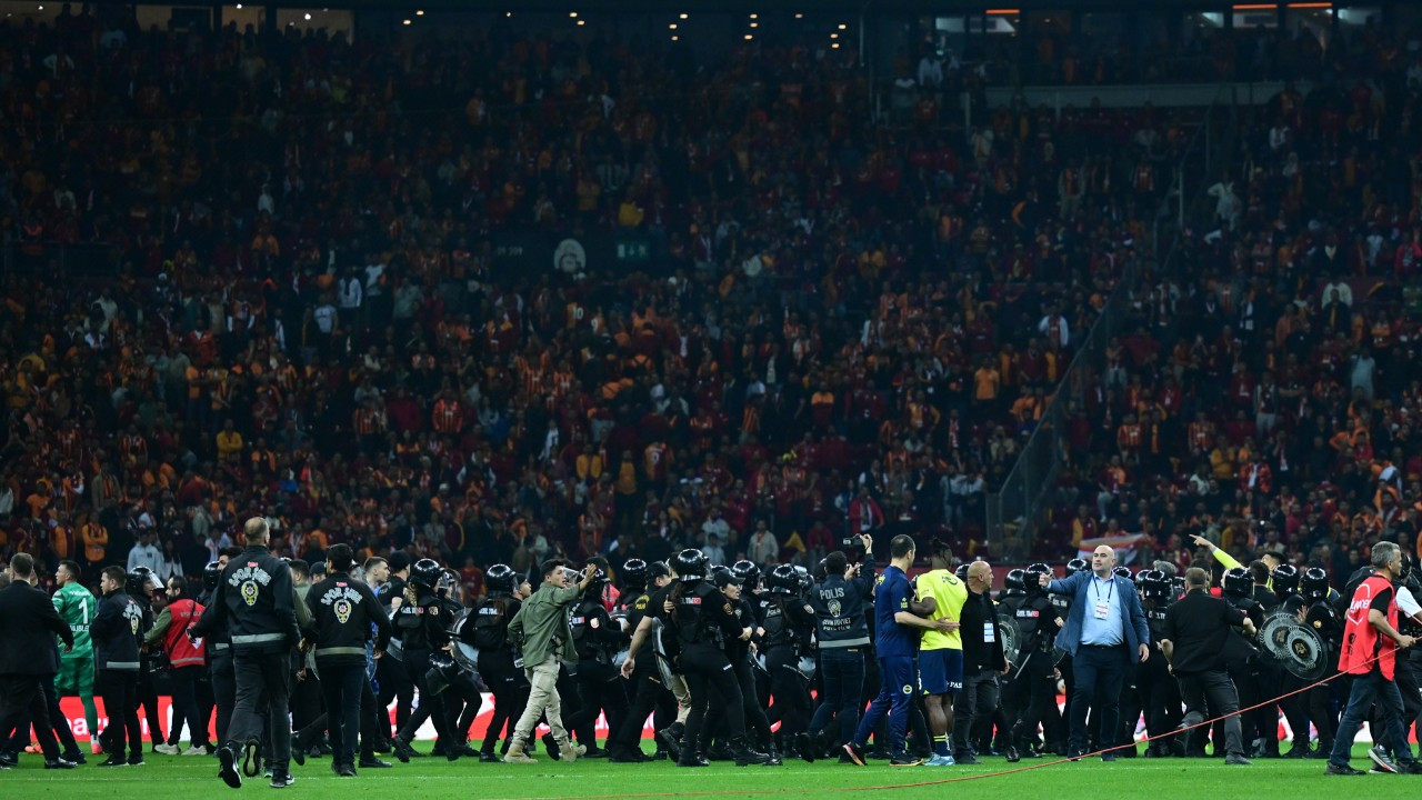 İstanbul Valiliği'nden Galatasaray-Fenerbahçe derbisinin ardından yaşananlarla ilgili açıklama