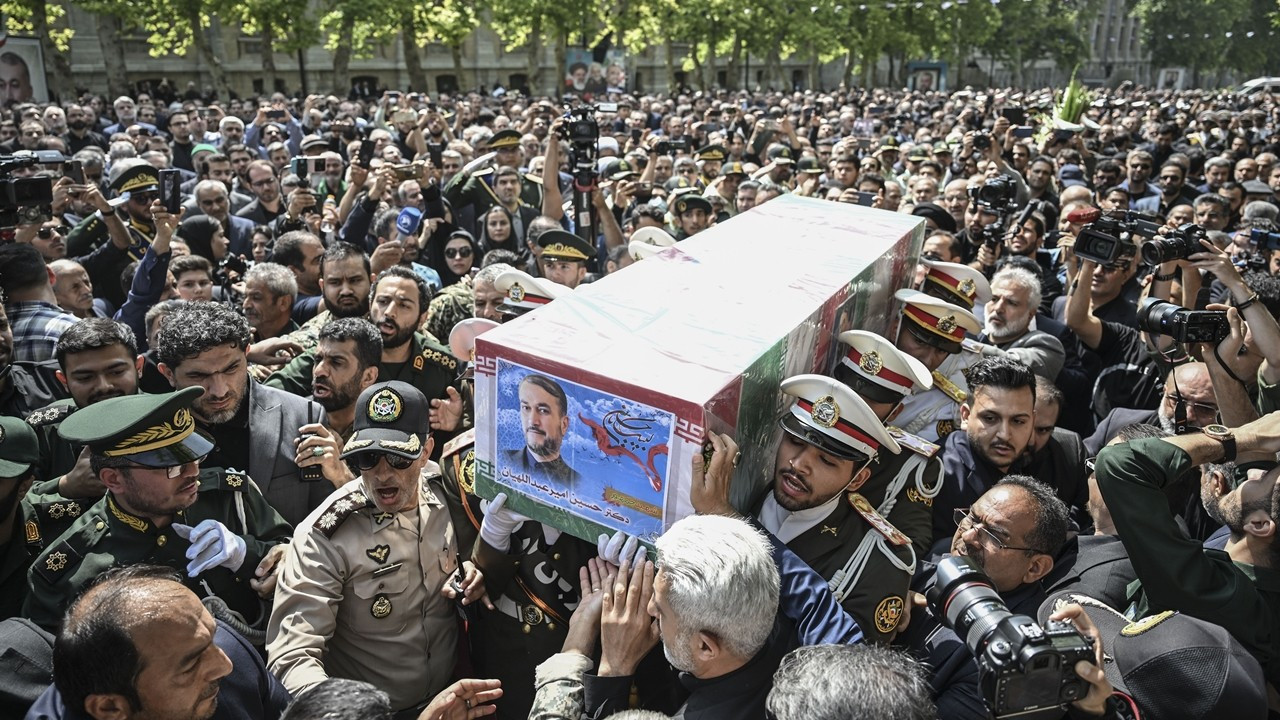 İran Dışişleri Bakanı Abdullahiyan, Rey kentinde defnedildi