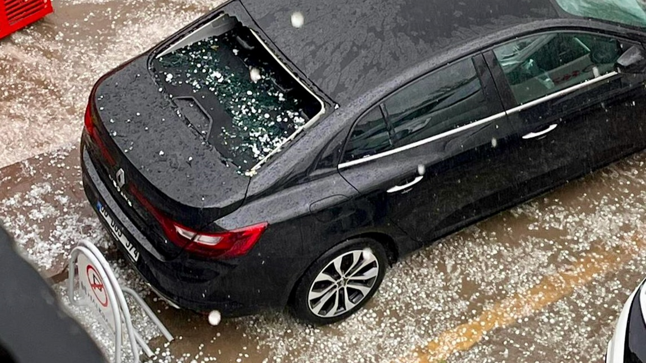 Eskişehir'de dolu yağışı araçlara zarar verdi