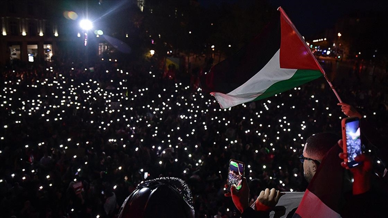 Paris'te Filistin'e destek konseri düzenlendi