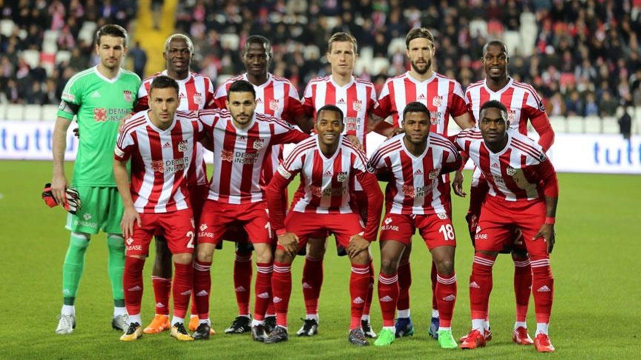 Hummel Türkiye, Sivasspor'a sponsor oldu