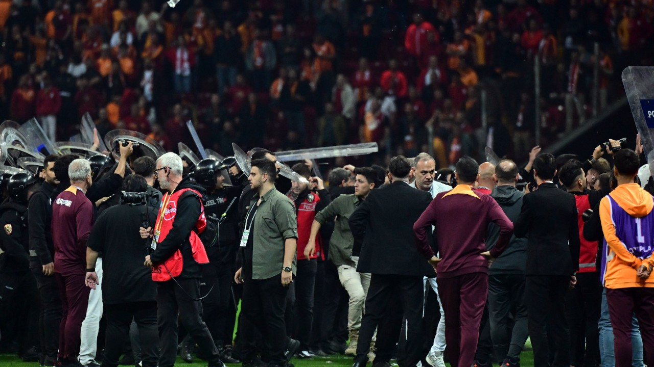 Galatasaray-Fenerbahçe derbisi sonrası yaşanan olaylara ilişkin 3 kişiye yurt dışına çıkış yasağı