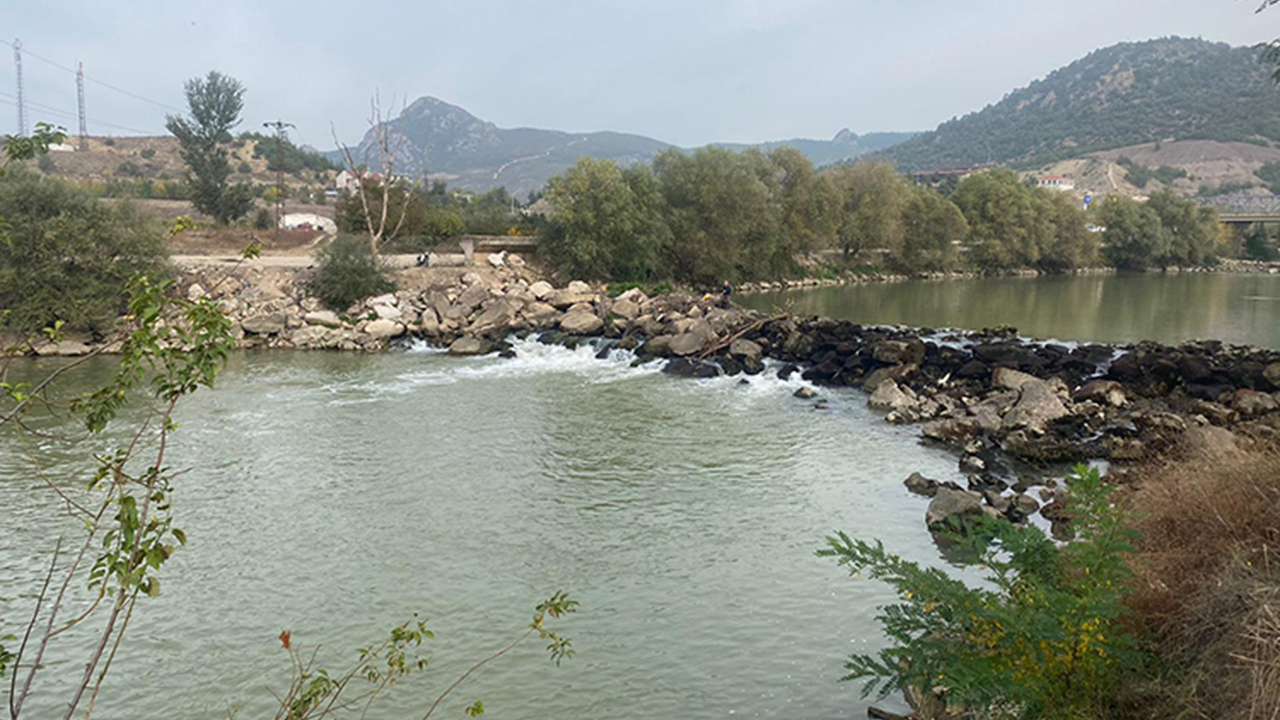 Sakarya Nehri etrafında izinsiz faaliyet gösteren yerler yıkılacak