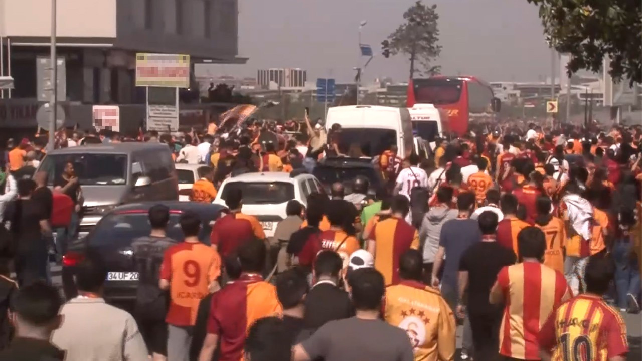 Galatasaray kafilesine Konya yolculuğu öncesi yoğun ilgi