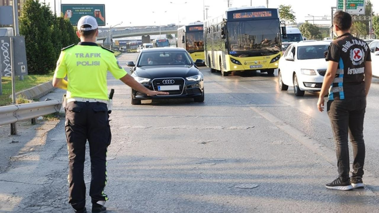 Bakan Yerlikaya duyurdu: Çakarlı araç kullanan 291 sürücüye işlem yapıldı