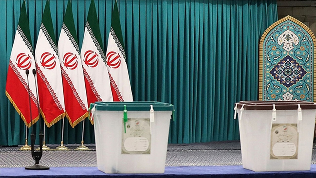 İran'da cumhurbaşkanlığına aday olacak ilk isim belli oldu