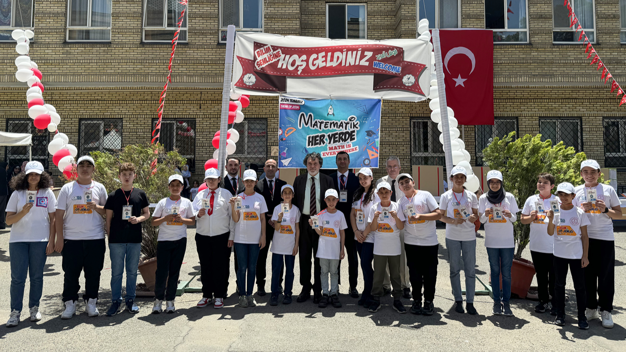 Tahran Türk Okulu'nda bilim şenliği düzenlendi