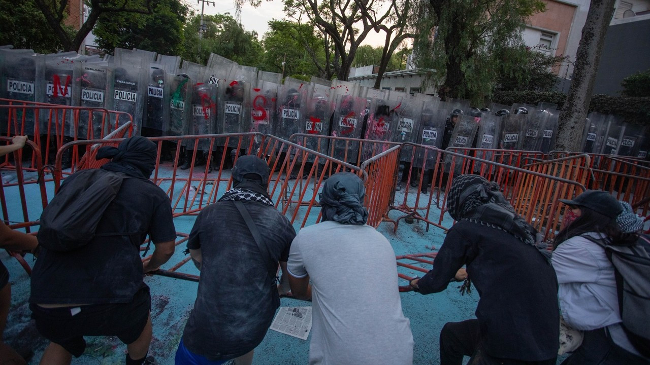 Filistin'e destek eylemine Meksika polisinden müdahale