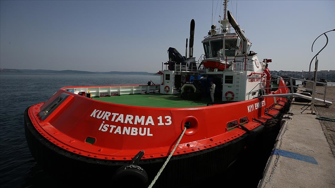 Çanakkale Boğazı'nda arıza yapan gemi kurtarıldı