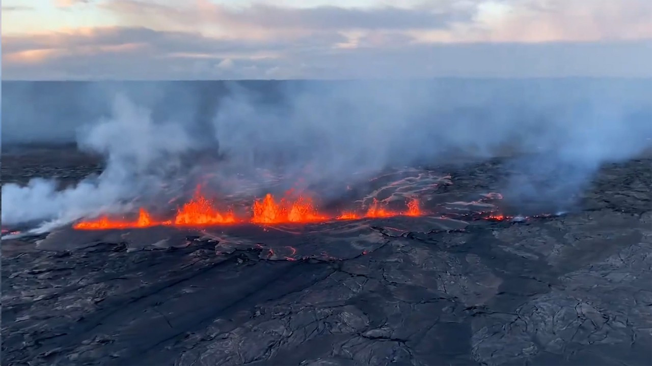 Hawaii'deki Kilauea Yanardağındaki patlama dron ile görüntülendi