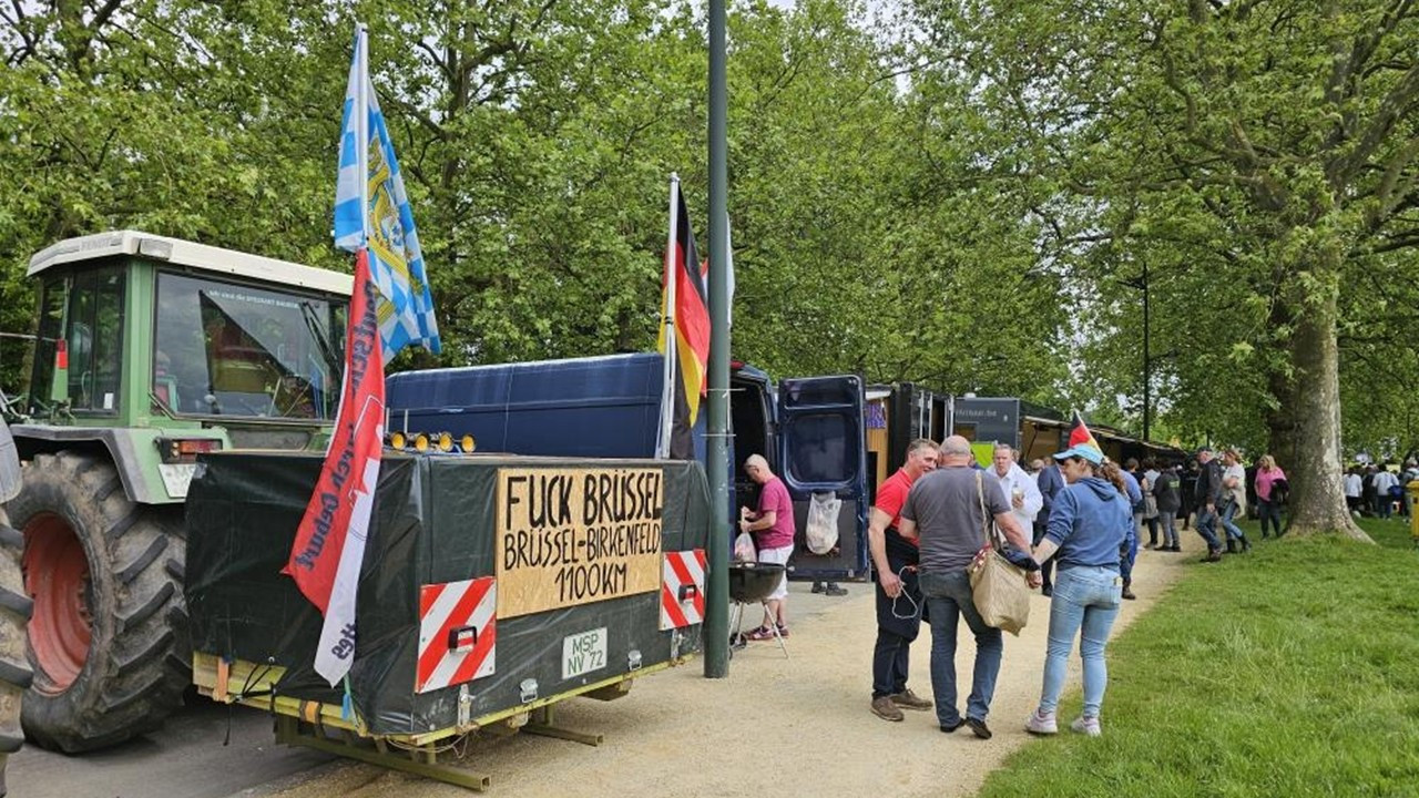 Avrupalı çiftçilerden Brüksel'de traktörlü protesto