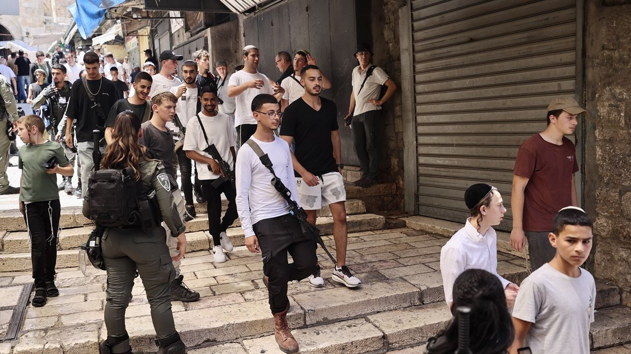 Yüzlerce fanatik Yahudi, Doğu Kudüs'e baskın düzenledi - Sayfa 2